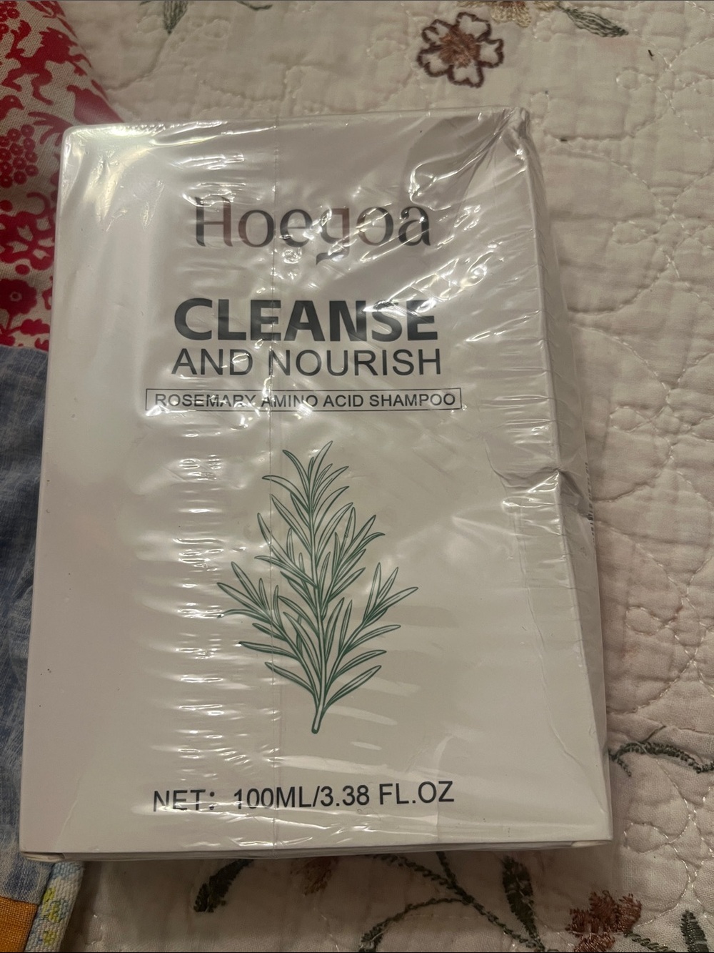 Hoegoa Cleanse and Nourish Rosemary Shampoo - White & Green